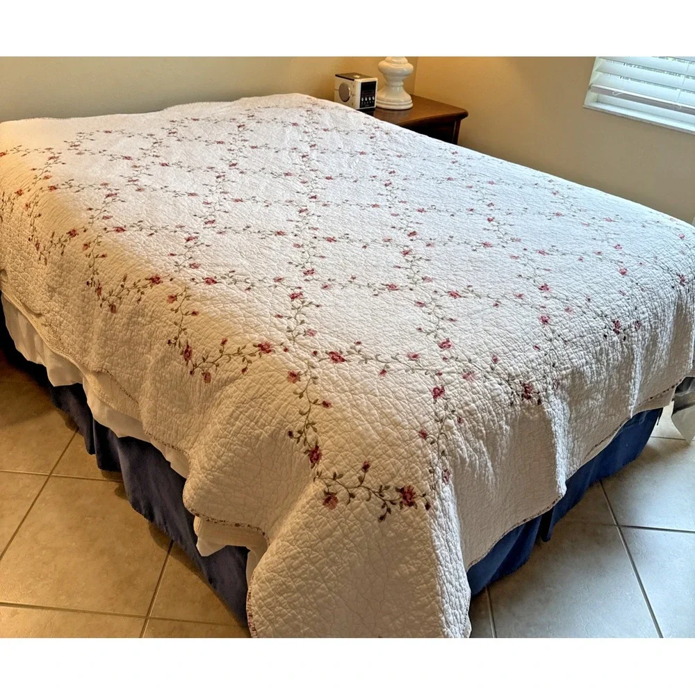 Better Homes & Gardens Hannalore Quilt Full/Queen 90x92 White Roses Cottage
